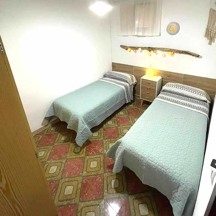 Entrada a la residencia con puerta de seguridad, alacanar playa résidence, location Delta de l'Ebre