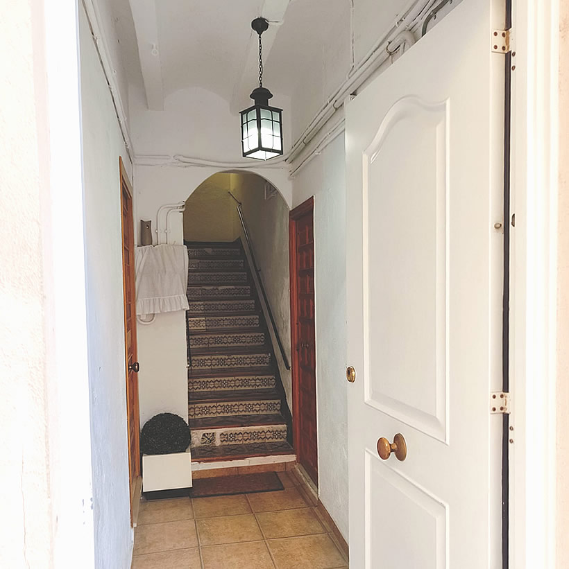 entrada privada planta baja centro Ampolla