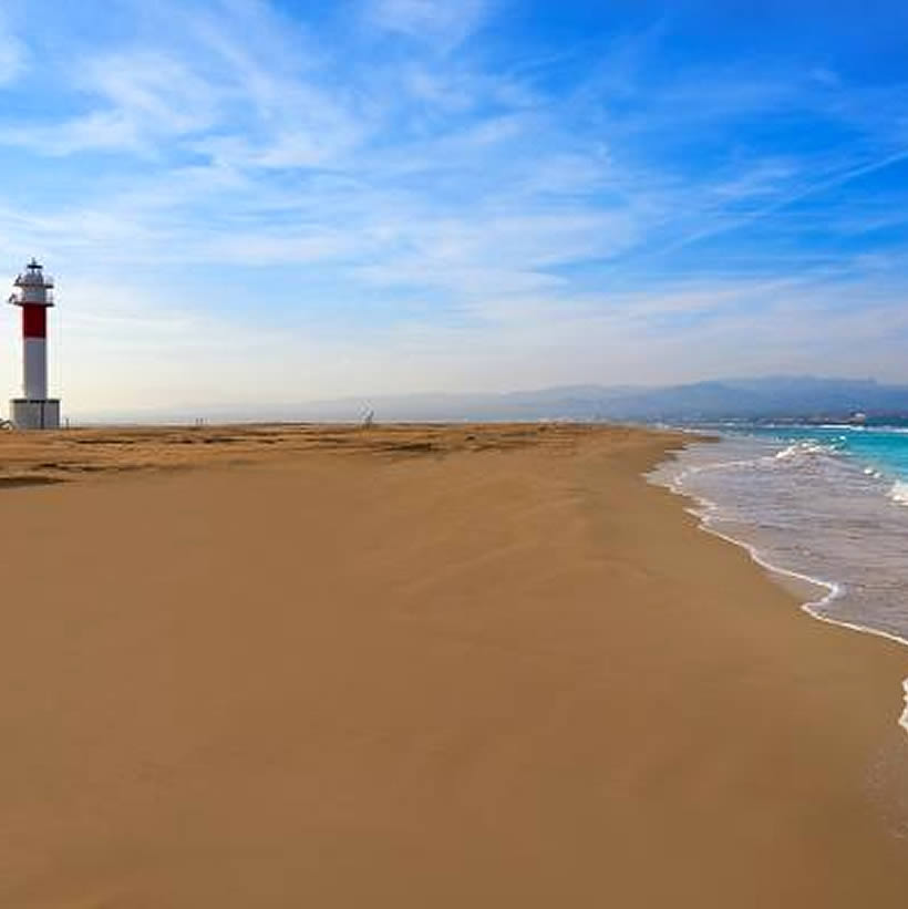 Playa y faro de Fangar, Ampolla, alquilar Delta ebre, groomservice